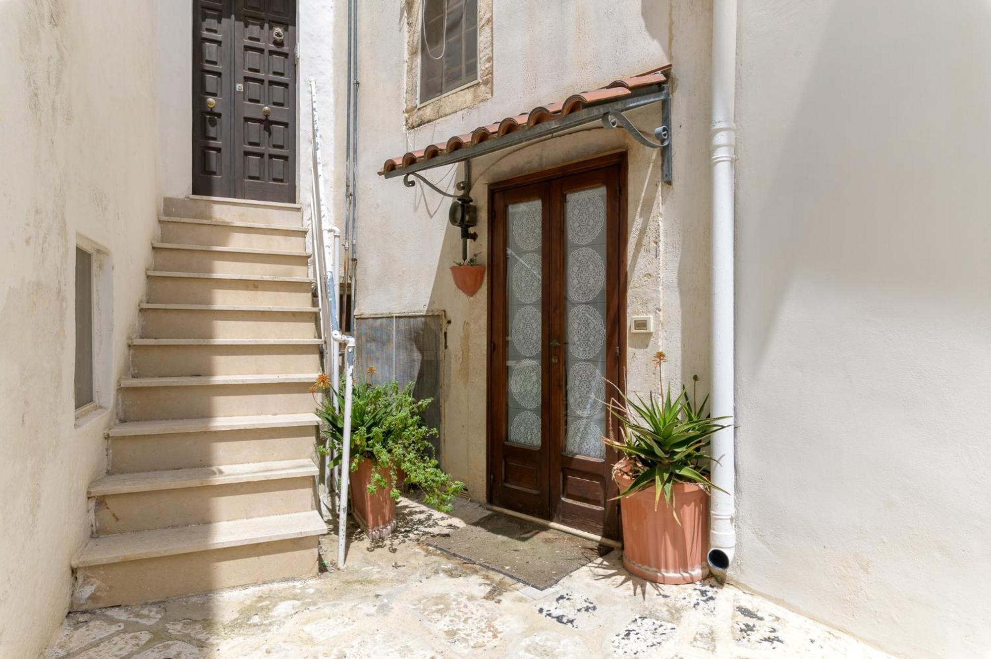 Appartamento Vintage Con Balcone By Wonderful Italy ออสตูนี ภายนอก รูปภาพ